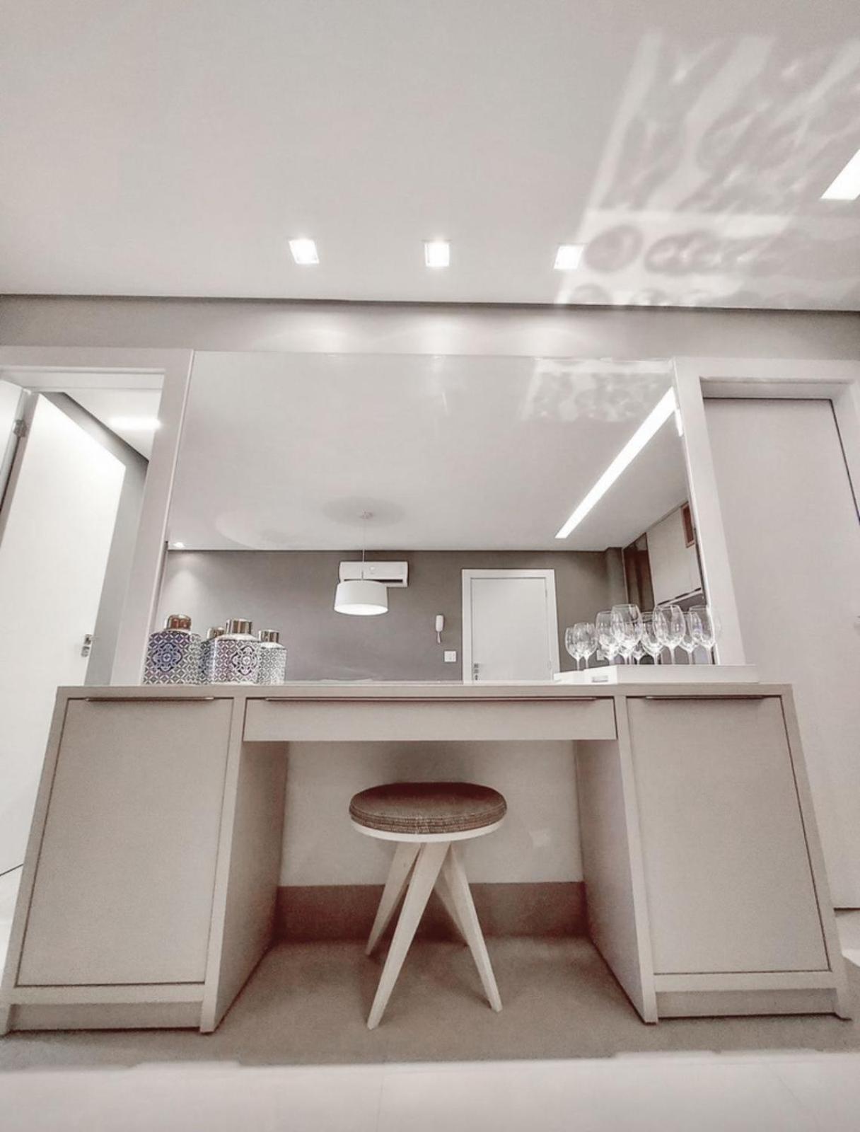 Alto Luxo - 12º Andar, Cama King E Moveis Assinados *